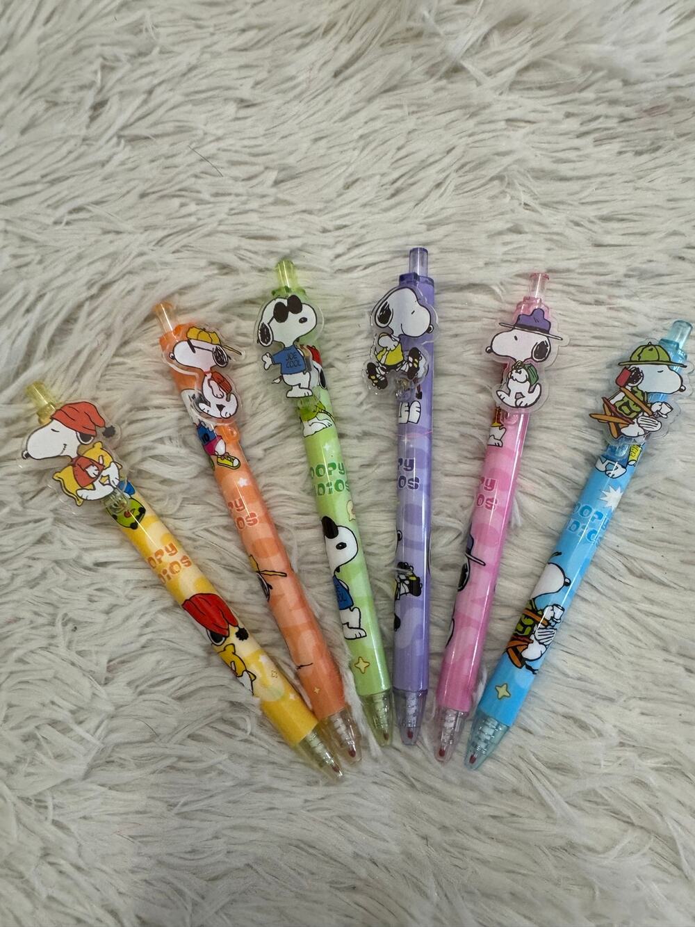 Snoopy gel pen 5mm with Snoopy and friends in various poses and outfits set of 6